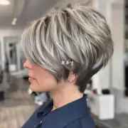 有哪些基本技巧可以帮助你打造出适合自己的短发女生发型风格？