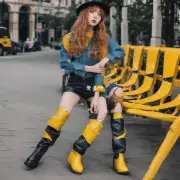 女生在穿大黄靴时应该注意哪些细节?