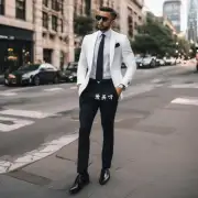 哪些搭配方式最适合白衬衫和黑色西裤的搭配?
