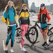 对于喜欢运动的女生来说有哪些特别适合她们的衣服可以选择以适应不同的户外活动需求？