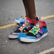 你认为哪些颜色款式或者材料是适合街拍女生穿鞋时使用的最佳选择？