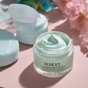 Sisley Flower Water Moisturizing Mask 如何使用呢？是否有特定的方法或技巧可以分享给新手用户吗？