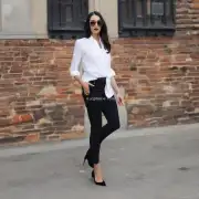白衬衫和黑色高跟鞋如何搭配？