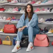 oversize的女生如何选择适合自己的鞋子和包包来平衡整个造型？