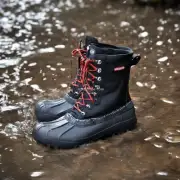 对于那些喜欢户外活动的人来说夏季应选什么样的防水登山靴才能保护脚部免受风雨侵袭伤害？