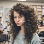 高中生长头发的女生有哪些特点？