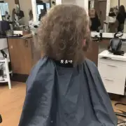 发型师可以帮我剪掉多余的头发吗?
