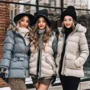 如何在冬天穿着舒适保暖的衣服时依然展现出时尚感和优美曲线?