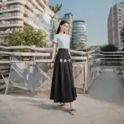 女生如何选择合适的长裙长度以及适合的颜色?